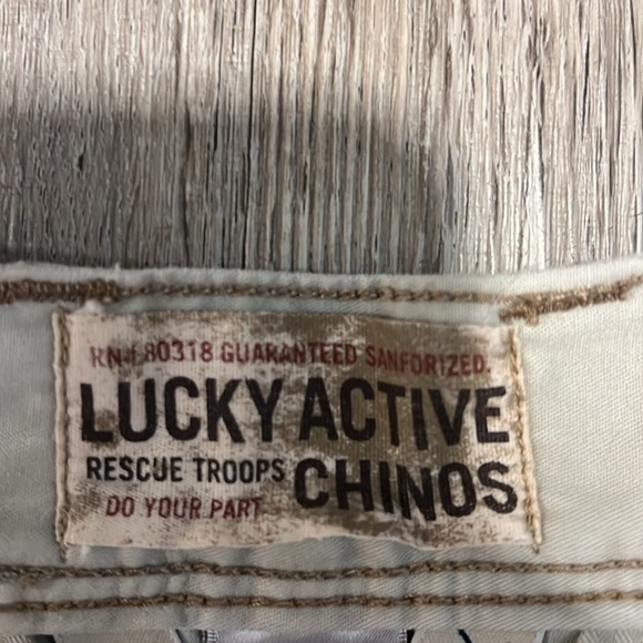 Lucky Brand Rescue Troops Do Your Part Lucky Active Chinos - Picture 14 of 16